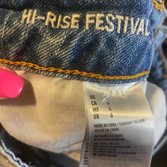 American Eagle Denim Shorts Distressed Embroidered Feathers Light Wash Size 4 - Picture 9 of 9